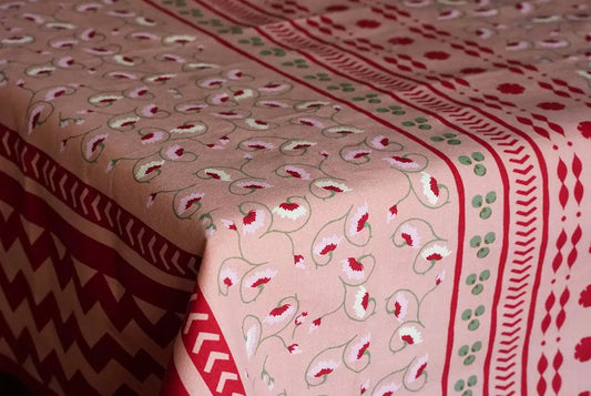 La Leccia geometric tablecloth with floral motif