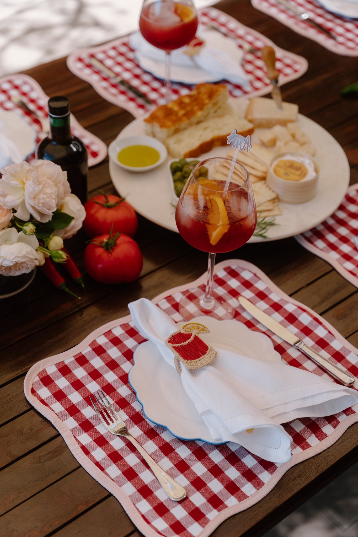 Handwoven iraca palm napkin ring inspired by the Negroni cocktail. A spirited accent for Italian tables and aperitivo entertaining.